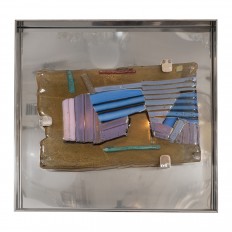 Wall applique with abstract design 
